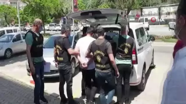 Son dakika haber: Polis hizmetçinin numarasını yutmadı: Hırsız, hizmetçi ve iki arkadaşı çıktı Son dakika haber: Polis hizmetçinin numarasını yutmadı: Hırsız, hizmetçi ve iki arkadaşı çıktı