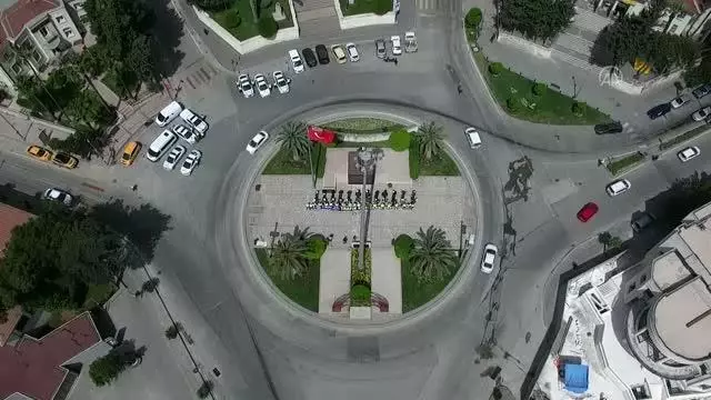 Polis ve jandarma ekipleri Trafik Haftası dolayısıyla kortej yaptı Polis ve jandarma ekipleri Trafik Haftası dolayısıyla kortej yaptı