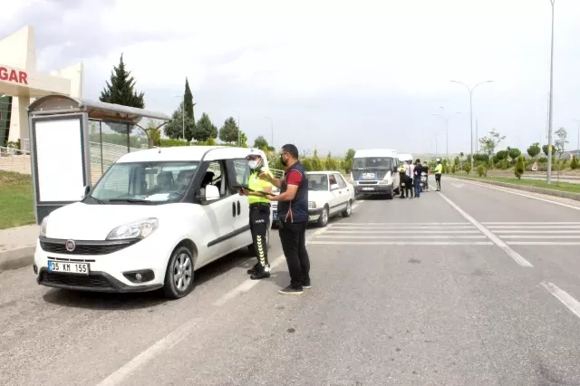 Polislerden sürücülere broşürlü bilgilendirme Polislerden sürücülere broşürlü bilgilendirme