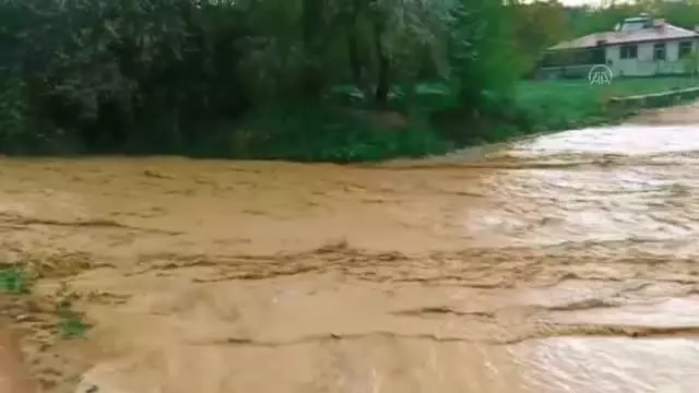Sağanak ve dolu tarım arazilerinde hasara neden oldu Sağanak ve dolu tarım arazilerinde hasara neden oldu