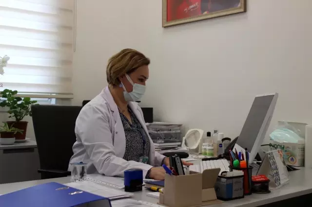 Sağlık çalışanlarının Ramazan mesaisi: 'Kapıda hasta beklerken kimse iftar yapamıyor' Sağlık çalışanlarının Ramazan mesaisi: 'Kapıda hasta beklerken kimse iftar yapamıyor'