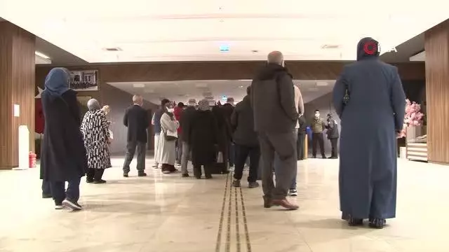 Sağlık çalışanlarının Ramazan mesaisi: 'Kapıda hasta beklerken kimse iftar yapamıyor' Sağlık çalışanlarının Ramazan mesaisi: 'Kapıda hasta beklerken kimse iftar yapamıyor'