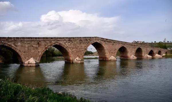 ŞAHRUH KÖPRÜSÜ'NE UNESCO DESTEKLİ KORUMA ŞAHRUH KÖPRÜSÜ'NE UNESCO DESTEKLİ KORUMA