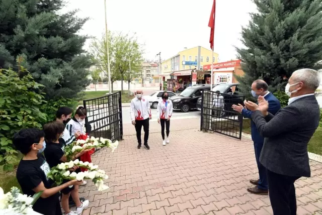 Şampiyon Elif Ceren Çolak, memleketi Konya'da sevinçle karşılandı Şampiyon Elif Ceren Çolak, memleketi Konya'da sevinçle karşılandı