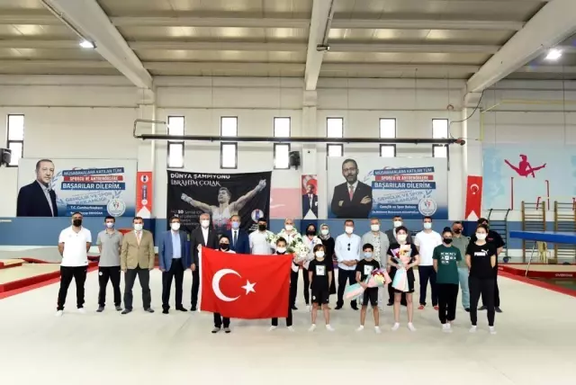 Şampiyon Elif Ceren Çolak, memleketi Konya'da sevinçle karşılandı Şampiyon Elif Ceren Çolak, memleketi Konya'da sevinçle karşılandı