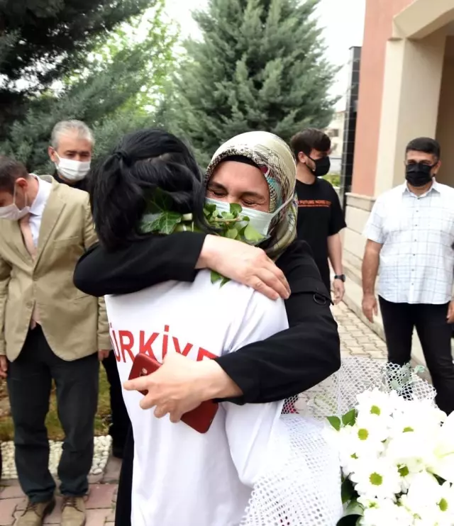 Şampiyon Elif Ceren Çolak, memleketi Konya'da sevinçle karşılandı Şampiyon Elif Ceren Çolak, memleketi Konya'da sevinçle karşılandı