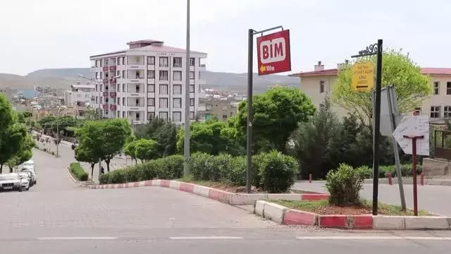 Son dakika... Şehit Cumhuriyet Savcısı Kiraz'ın adının verildiği caddeye tabela asıldı Son dakika... Şehit Cumhuriyet Savcısı Kiraz'ın adının verildiği caddeye tabela asıldı