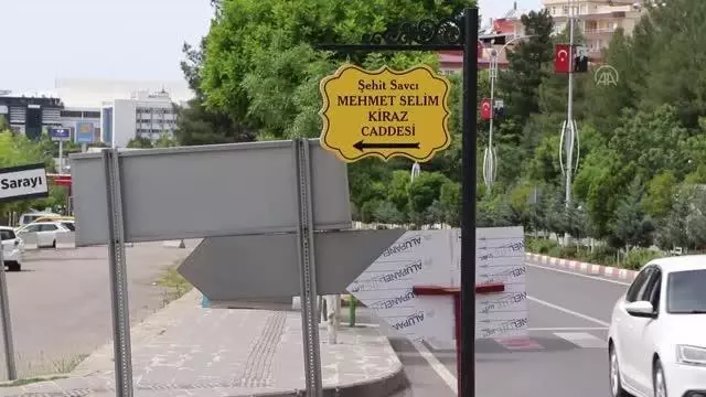 Son dakika... Şehit Cumhuriyet Savcısı Kiraz'ın adının verildiği caddeye tabela asıldı Son dakika... Şehit Cumhuriyet Savcısı Kiraz'ın adının verildiği caddeye tabela asıldı