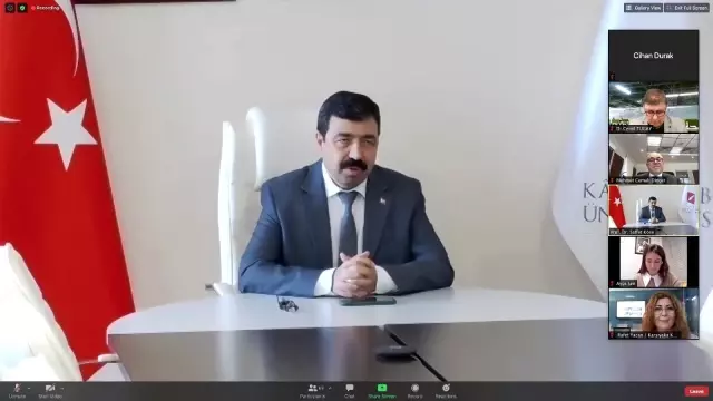 Sektör temsilcileriyle gençler buluşuyor Sektör temsilcileriyle gençler buluşuyor