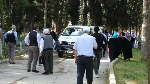 BURSA DEVRİLEN SERVİS MİDİBÜSÜNDE HAYATINI KAYBEDEN İLKNUR KAYA TOPRAĞA VERİLDİ BURSA DEVRİLEN SERVİS MİDİBÜSÜNDE HAYATINI KAYBEDEN İLKNUR KAYA TOPRAĞA VERİLDİ