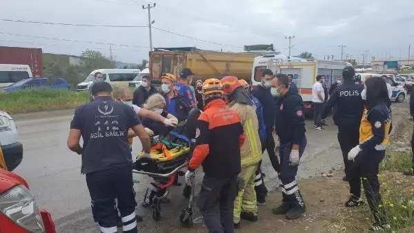 Kontrolden çıkan servis midibüsü yan yola uçtu: 1 ölü, 20 yaralı Kontrolden çıkan servis midibüsü yan yola uçtu: 1 ölü, 20 yaralı