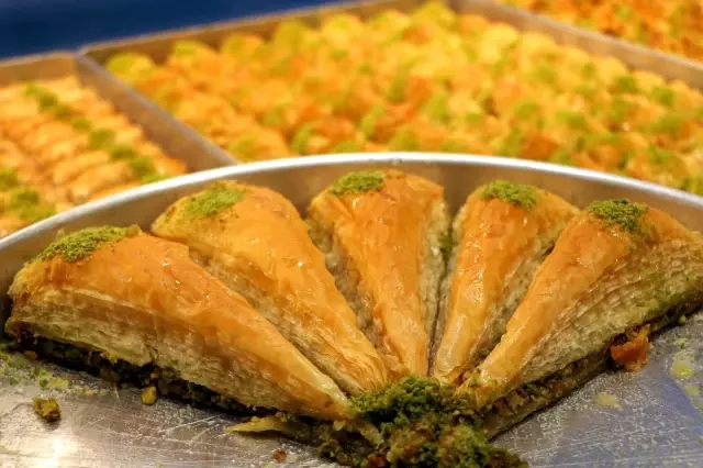 Sıcak Ramazan akşamlarının tatlı tercihi 'soğuk baklava' Sıcak Ramazan akşamlarının tatlı tercihi 'soğuk baklava'