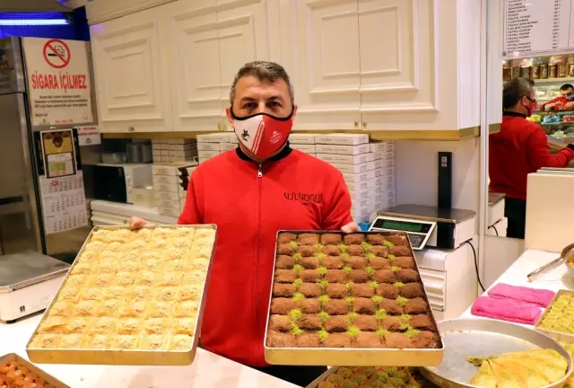 Sıcak Ramazan akşamlarının tatlı tercihi 'soğuk baklava' Sıcak Ramazan akşamlarının tatlı tercihi 'soğuk baklava'