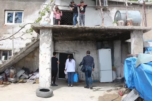 Şırnak'ta, 'Aşı ikna timi' telefonda ikna olmayanların evlerine gidiyor Şırnak'ta, 'Aşı ikna timi' telefonda ikna olmayanların evlerine gidiyor