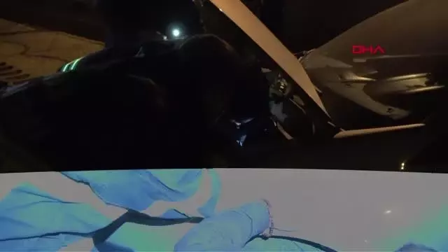Otomobilin motoruna giren yavru kedinin inadı ekipleri pes ettirdi Otomobilin motoruna giren yavru kedinin inadı ekipleri pes ettirdi