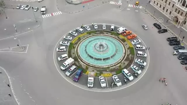 Son dakika haber | Sivas'ta kentin işlek caddelerindeki yaya geçitlerine trafik polisi maketleri yerleştirildi Son dakika haber | Sivas'ta kentin işlek caddelerindeki yaya geçitlerine trafik polisi maketleri yerleştirildi