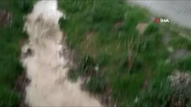 Sivas'ta sağanak yağış taşkınlara neden oldu Sivas'ta sağanak yağış taşkınlara neden oldu