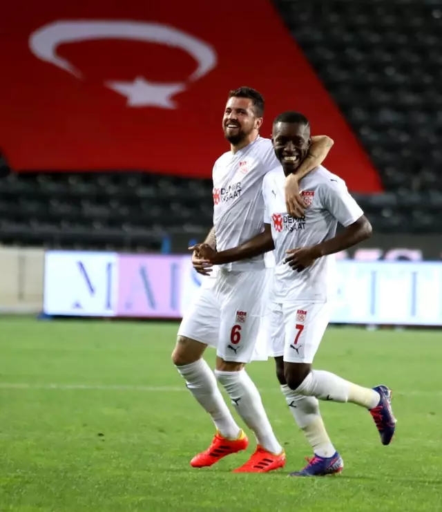 Sivasspor 'plaka' dedi! Sivasspor 'plaka' dedi!