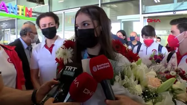 SPOR Avrupa ikincisi İzmirli cimnastikçi Sıla Karakuş'a çiçekli karşılama SPOR Avrupa ikincisi İzmirli cimnastikçi Sıla Karakuş'a çiçekli karşılama