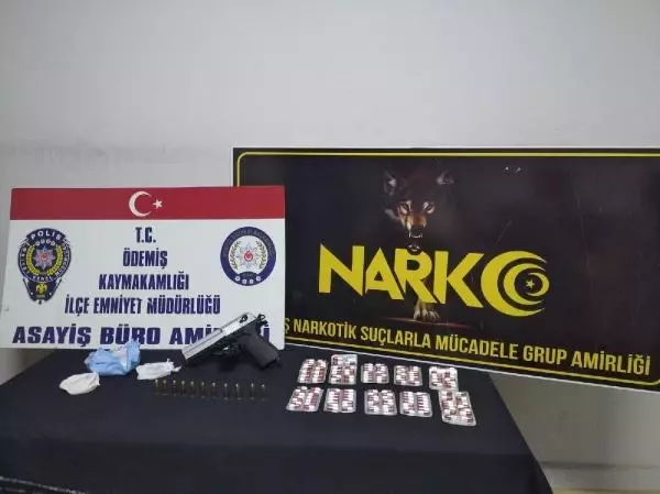 Şüphe üzerine durdurulan otomobilden uyuşturucu ve silah çıktı: 1 tutuklama Şüphe üzerine durdurulan otomobilden uyuşturucu ve silah çıktı: 1 tutuklama