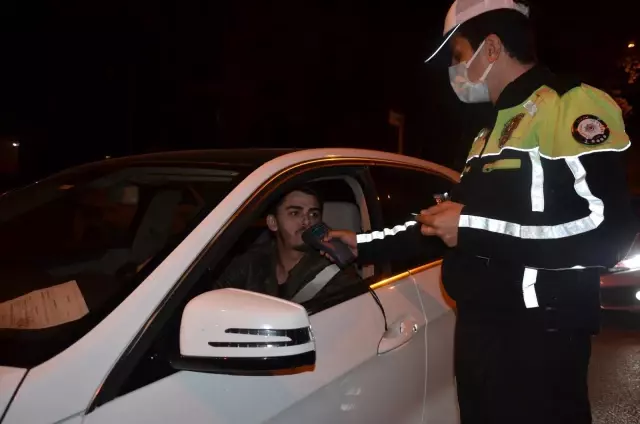 Sürücüler alkol testinden geçti Sürücüler alkol testinden geçti