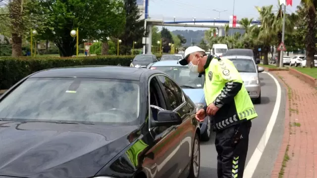 Sürücülerin izin belgeleri denetlendi Sürücülerin izin belgeleri denetlendi