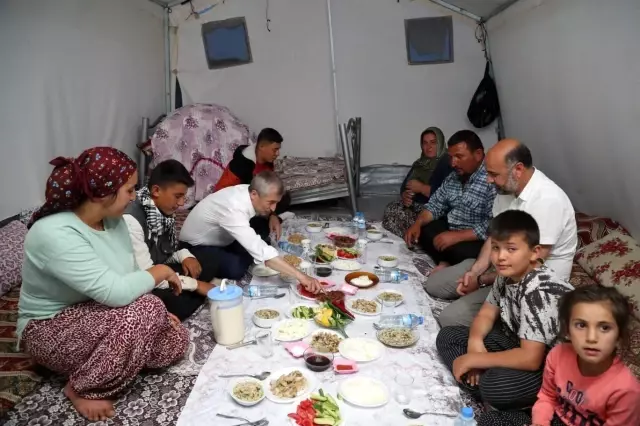 Tahmazoğlu iftarını meradaki çoban ve ailesiyle açtı Tahmazoğlu iftarını meradaki çoban ve ailesiyle açtı
