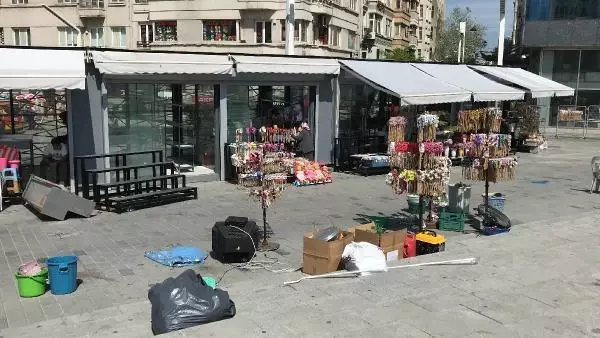 TAKSİM'İN ÇİÇEKÇİLERİ, 4 YIL SONRA TAŞINDI TAKSİM'İN ÇİÇEKÇİLERİ, 4 YIL SONRA TAŞINDI