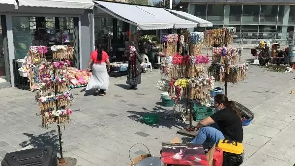 TAKSİM'İN ÇİÇEKÇİLERİ, 4 YIL SONRA TAŞINDI TAKSİM'İN ÇİÇEKÇİLERİ, 4 YIL SONRA TAŞINDI