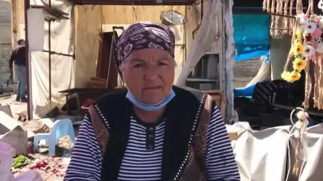 Taksim Meydanı'ndaki çiçekçiler yeni yerlerine taşındı Taksim Meydanı'ndaki çiçekçiler yeni yerlerine taşındı