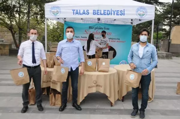 KAYSERİ TALAS BELEDİYESİ'NDEN İFTARDA 'BİZ PİŞİRELİM, SİZ ULAŞTIRIN' UYGULAMASI KAYSERİ TALAS BELEDİYESİ'NDEN İFTARDA 'BİZ PİŞİRELİM, SİZ ULAŞTIRIN' UYGULAMASI