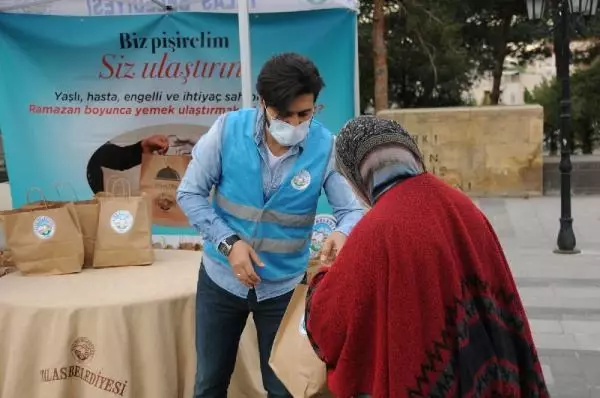 KAYSERİ TALAS BELEDİYESİ'NDEN İFTARDA 'BİZ PİŞİRELİM, SİZ ULAŞTIRIN' UYGULAMASI KAYSERİ TALAS BELEDİYESİ'NDEN İFTARDA 'BİZ PİŞİRELİM, SİZ ULAŞTIRIN' UYGULAMASI