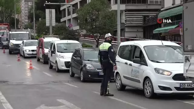 Tam kapanmada sıkı denetim: Araçlar tek tek kontrol ediliyor Tam kapanmada sıkı denetim: Araçlar tek tek kontrol ediliyor