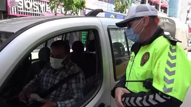 Tam kapanmaya sıkı denetim...Araçlar tek tek kontrol ediliyor Tam kapanmaya sıkı denetim...Araçlar tek tek kontrol ediliyor