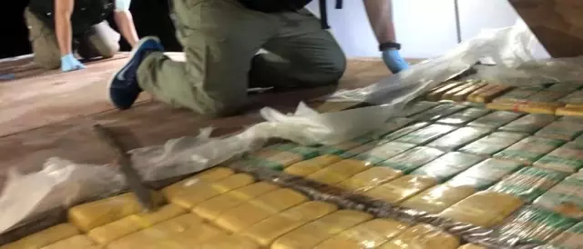 TEM'deki aracın tabanından 139 kilo 350 gram eroin çıktı TEM'deki aracın tabanından 139 kilo 350 gram eroin çıktı