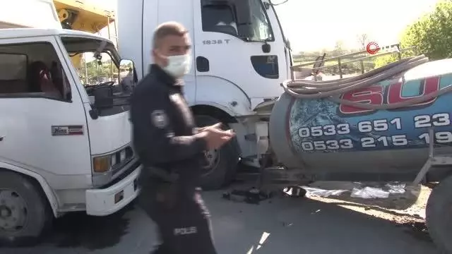 Tır ile kamyonet kafa kafaya çarpıştı: 2 yaralı Tır ile kamyonet kafa kafaya çarpıştı: 2 yaralı