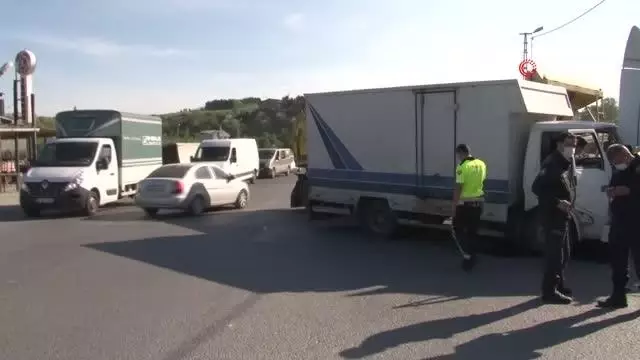 Tır ile kamyonet kafa kafaya çarpıştı: 2 yaralı Tır ile kamyonet kafa kafaya çarpıştı: 2 yaralı