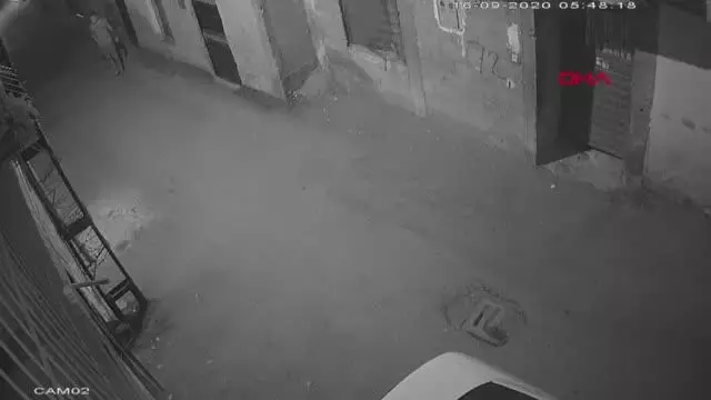 Pencere korkuluklarından tırmanarak girdiği evleri soyan şüpheli yakalandı Pencere korkuluklarından tırmanarak girdiği evleri soyan şüpheli yakalandı