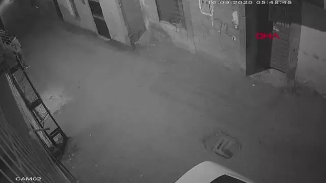 Pencere korkuluklarından tırmanarak girdiği evleri soyan şüpheli yakalandı Pencere korkuluklarından tırmanarak girdiği evleri soyan şüpheli yakalandı