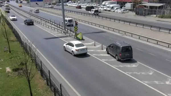 TRAFİKTEN KAÇMAK İÇİN KARAYOLUNDA TEHLİKEYE DAVETİYE ÇIKARDILAR TRAFİKTEN KAÇMAK İÇİN KARAYOLUNDA TEHLİKEYE DAVETİYE ÇIKARDILAR