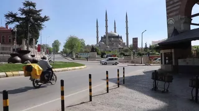 Trakya'da Kovid-19 vaka sayılarının düşmesi vatandaşları sevindirdi Trakya'da Kovid-19 vaka sayılarının düşmesi vatandaşları sevindirdi
