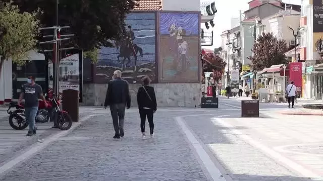 Trakya'da Kovid-19 vaka sayılarının düşmesi vatandaşları sevindirdi Trakya'da Kovid-19 vaka sayılarının düşmesi vatandaşları sevindirdi