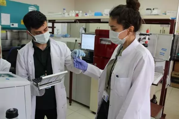TÜBİTAK BAŞKANI MANDAL'DAN YERLİ AŞI İÇİN GÖNÜLLÜ OLUN ÇAĞRISI TÜBİTAK BAŞKANI MANDAL'DAN YERLİ AŞI İÇİN GÖNÜLLÜ OLUN ÇAĞRISI