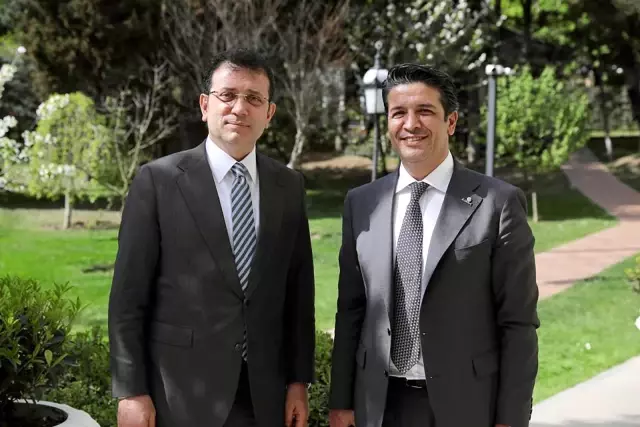 Turgay Genç, İmamoğlu'na Döşemealtı halısı hediye etti Turgay Genç, İmamoğlu'na Döşemealtı halısı hediye etti