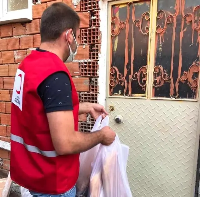 Türk Kızılayı Hisarcık'ta 2 bin Ramazan pidesi dağıttı Türk Kızılayı Hisarcık'ta 2 bin Ramazan pidesi dağıttı