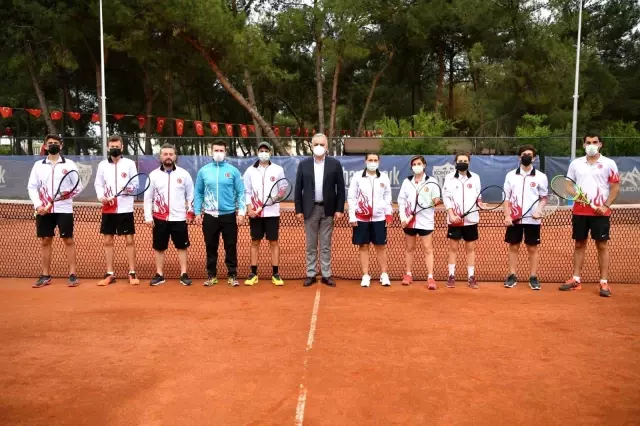 Türkiye İşitme Engelliler Tenis Milli Takımı HayatPark kortlarında Türkiye İşitme Engelliler Tenis Milli Takımı HayatPark kortlarında