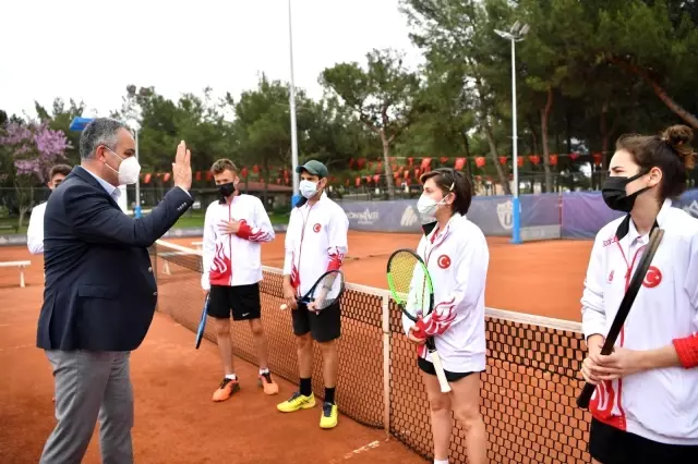 Türkiye İşitme Engelliler Tenis Milli Takımı HayatPark kortlarında Türkiye İşitme Engelliler Tenis Milli Takımı HayatPark kortlarında