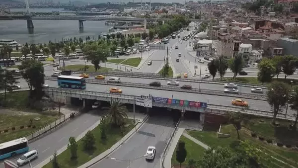 UNKAPANI KAVŞAĞI YENİLENİYOR, TRAMVAY EMİNÖNÜ'NE UZANIYOR UNKAPANI KAVŞAĞI YENİLENİYOR, TRAMVAY EMİNÖNÜ'NE UZANIYOR
