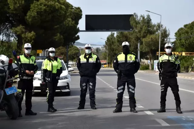 Urla'da 'tam kapanma' nedeniyle denetimler sıklaştı Urla'da 'tam kapanma' nedeniyle denetimler sıklaştı