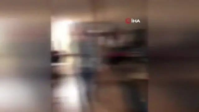 Üsküdar'da kısıtlama saatinde açık olan kıraathanedeki 15 kişiye 52 bin 35 TL ceza Üsküdar'da kısıtlama saatinde açık olan kıraathanedeki 15 kişiye 52 bin 35 TL ceza